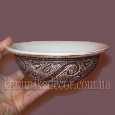 Керамическая глазурованная тарелка c трипольскими и славянскими символами купить для подарка, для дома